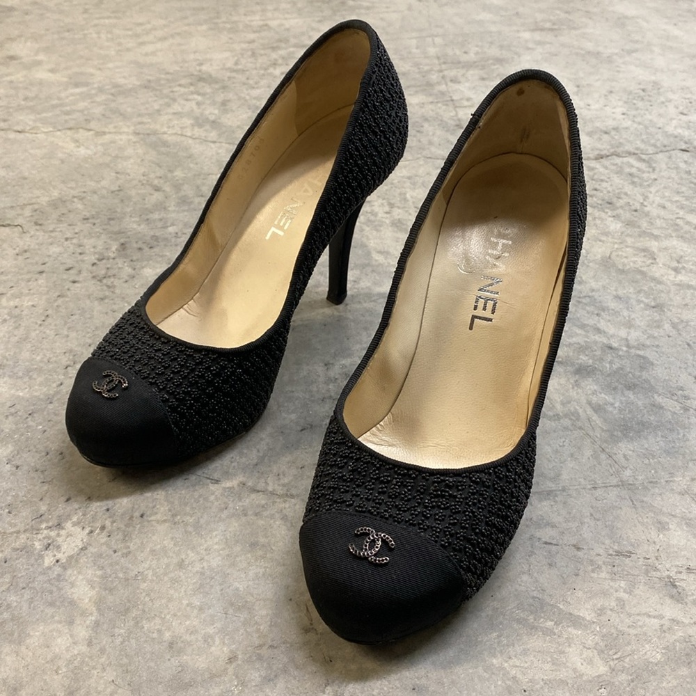 Stunning Chanel shoes!! Size 37.5